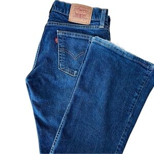 Vintage Levi’s medium rise waist & bootcut leg size 8